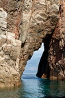 Trou dans la falaise